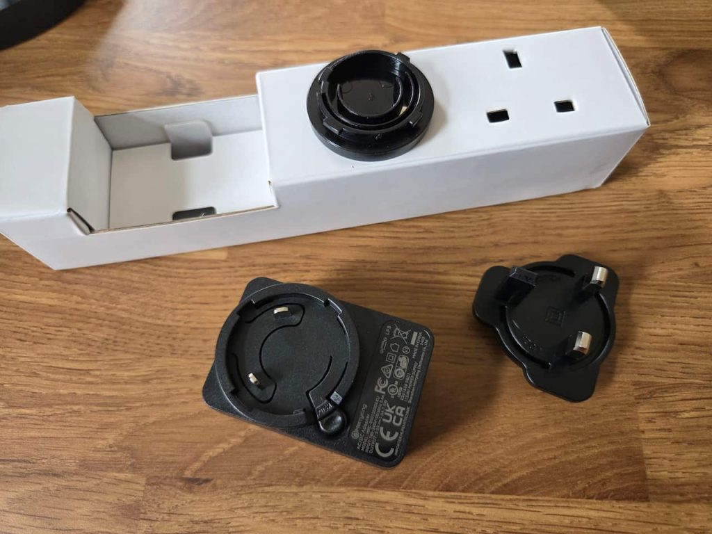 The earisMAX charging plug has faceplates for both European and UK plug sockets. Customers can choose which one to add to the plug