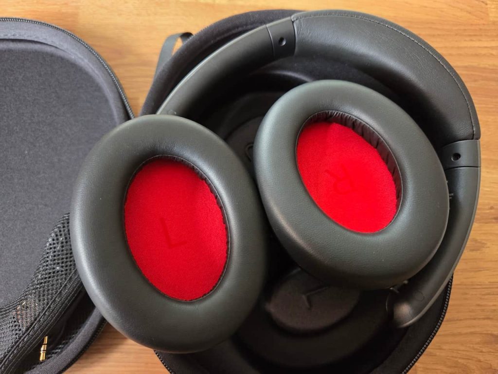 The earisMAX bluetooth headphones