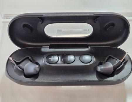 EUHA 2025: Robin to sing! Yeasound showcases new Auracast-enabled hearing aid The Yeasound Robin CIC60 hearing aids in their charging case