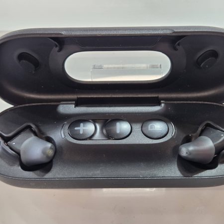 EUHA 2025: Robin to sing! Yeasound showcases new Auracast-enabled hearing aid The Yeasound Robin CIC60 hearing aids in their charging case