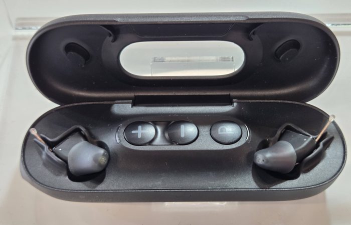 EUHA 2025: Robin to sing! Yeasound showcases new Auracast-enabled hearing aid The Yeasound Robin CIC60 hearing aids in their charging case