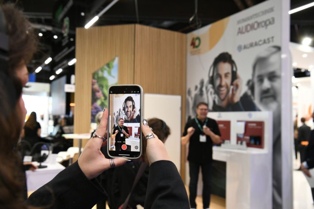 A picture being taken on a cameraphone during a walking tour at the EUHA Congress